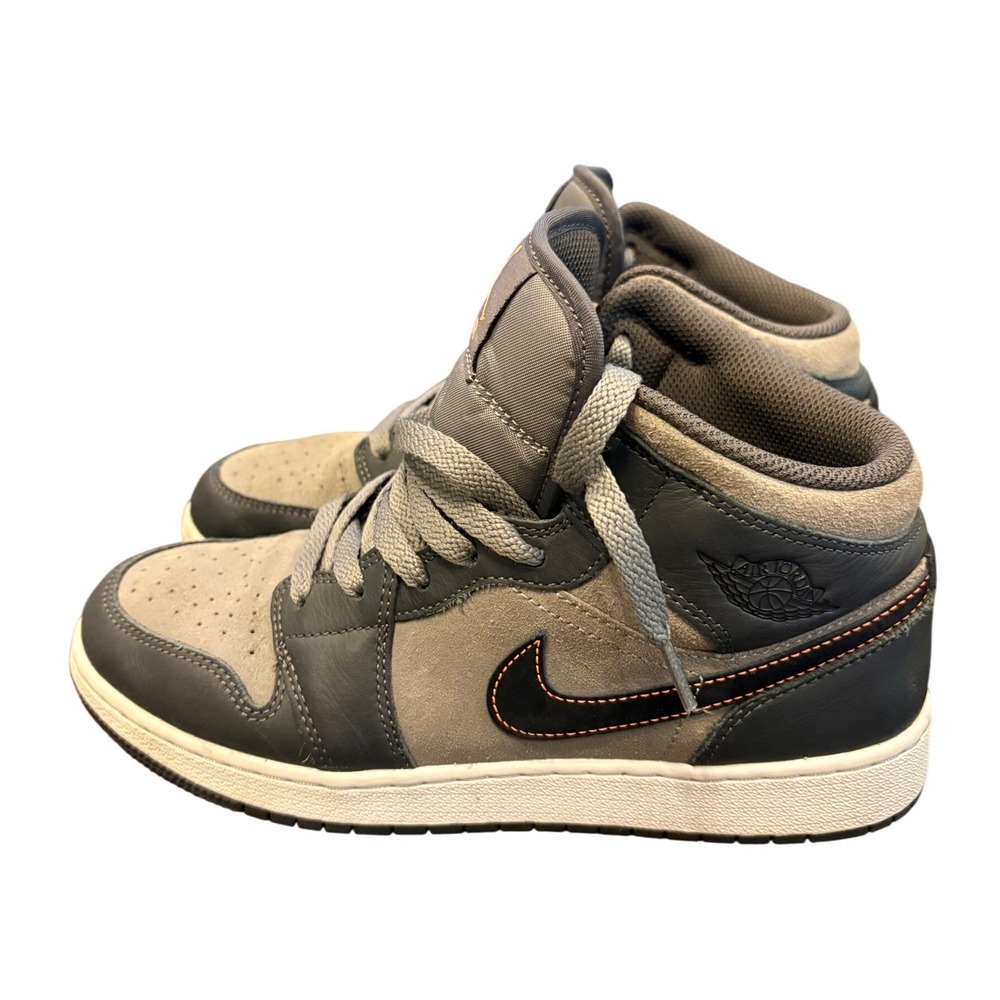 Air Jordan 1 Mid SE Night Stadium GS 7Y Gray Black FQ8341-017 Sneakers - Picture 2 of 8